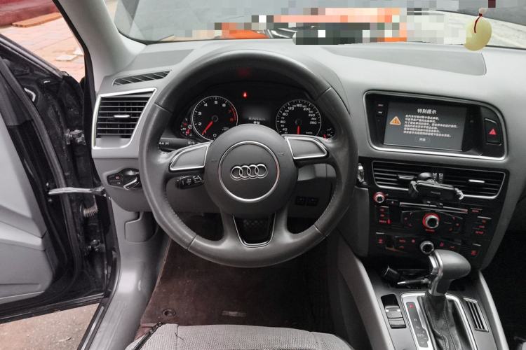 Used Audi Q5 2016 40 TFSI Trendy Edition Steering Wheel