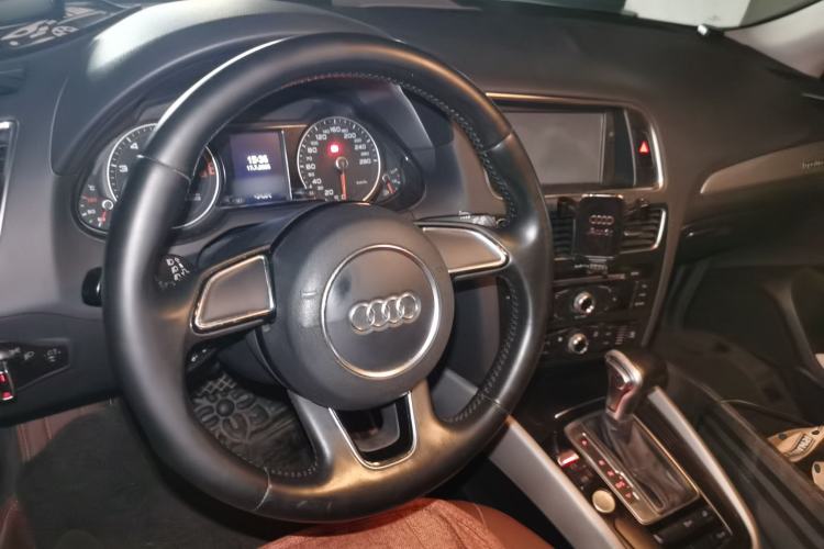 Used Audi Q5 2016 40 TFSI Trendy Edition Steering Wheel