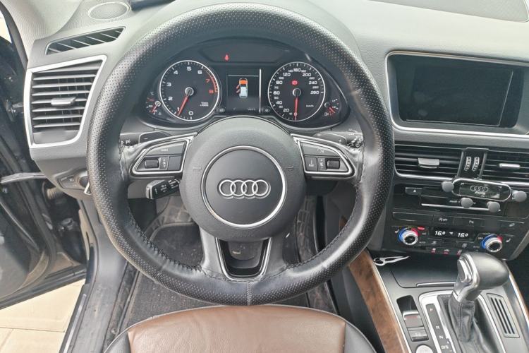 Used Audi Q5 2016 40 TFSI Comfort Model Steering Wheel