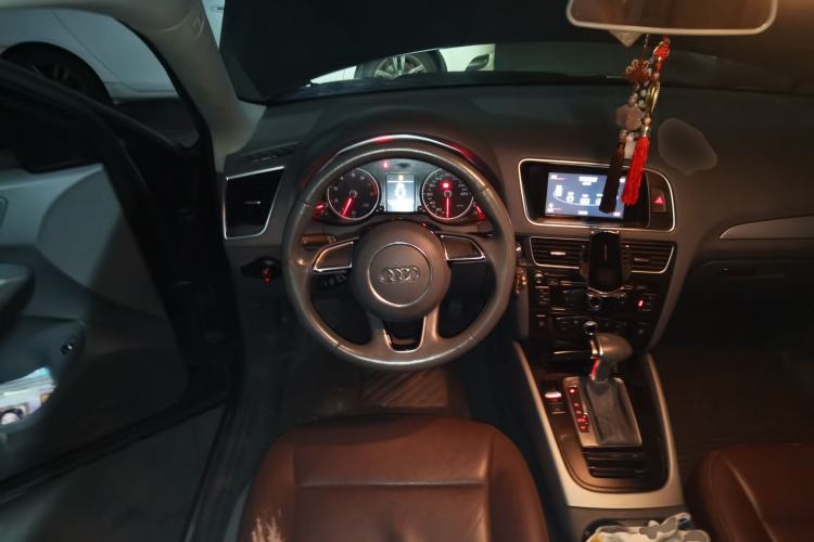Used Audi Q5 2016 40 TFSI Trendy Edition Steering Wheel