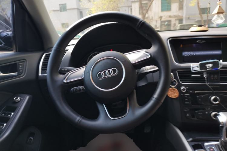 Used Audi Q5 2016 40 TFSI Trendy Edition Steering Wheel