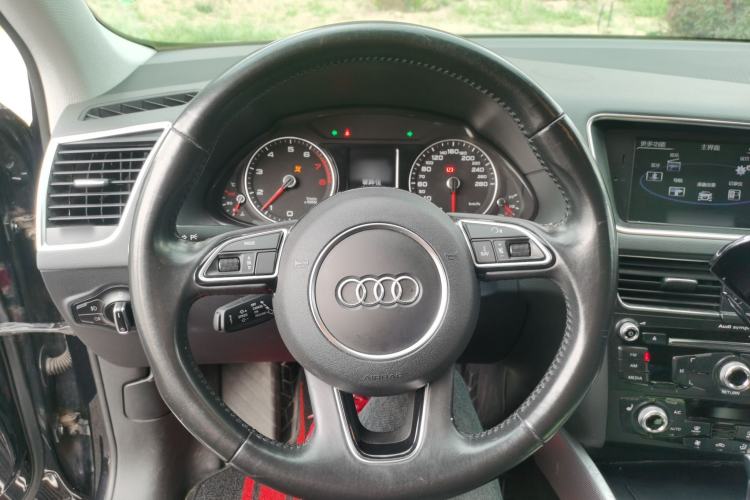 Used Audi Q5 2016 40 TFSI Comfort Model Steering Wheel