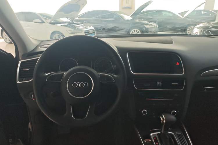 Used Audi Q5 2016 40 TFSI Comfort Model Steering Wheel