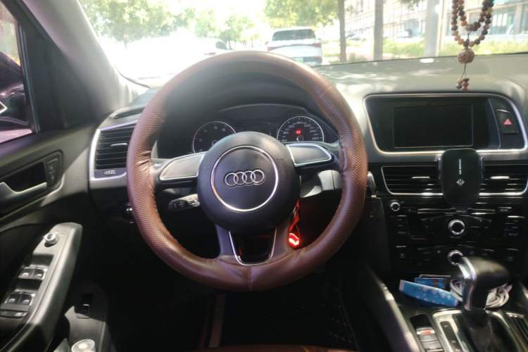Used Audi Q5 2016 40 TFSI Trendy Edition Steering Wheel