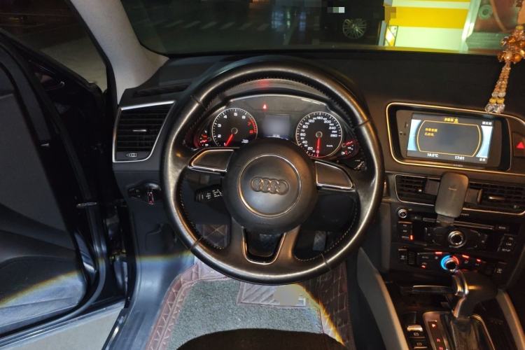 Used Audi Q5 2016 40 TFSI Trendy Edition Steering Wheel