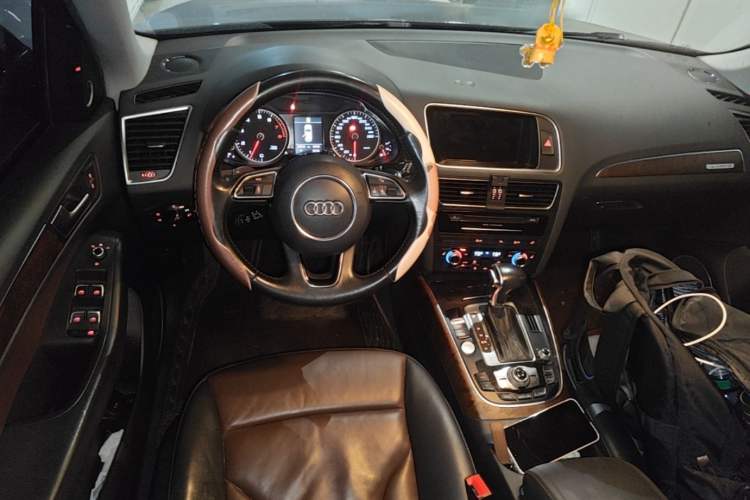 Used Audi Q5 2016 40 TFSI Comfort Model Steering Wheel