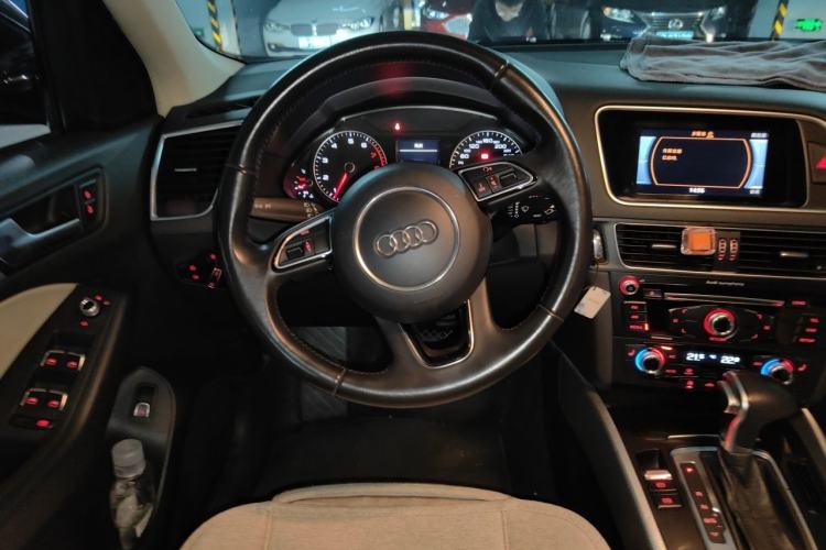 Used Audi Q5 2016 40 TFSI Technology Edition Steering Wheel