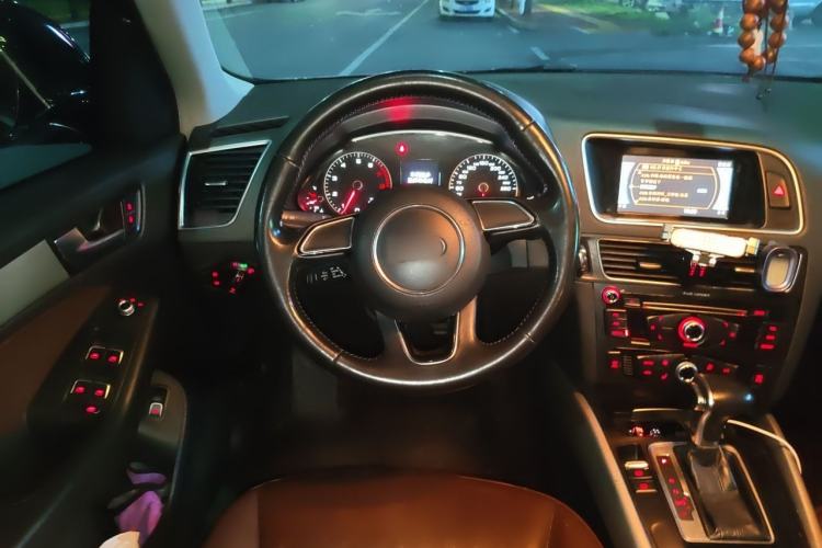 Used Audi Q5 2016 40 TFSI Trendy Edition Steering Wheel
