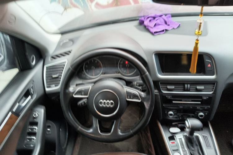 Used Audi Q5 2016 40 TFSI Comfort Model Steering Wheel