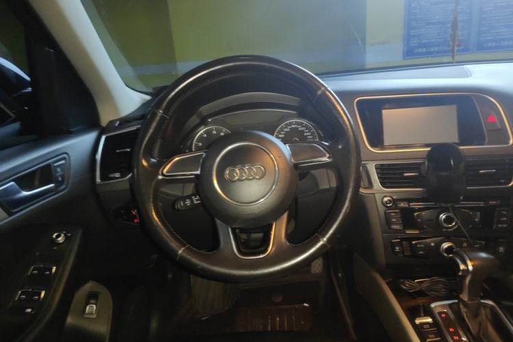 Used Audi Q5 2016 40 TFSI Trendy Edition Steering Wheel