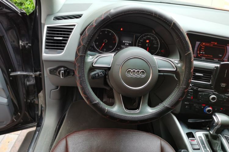 Used Audi Q5 2016 40 TFSI Trendy Edition Steering Wheel