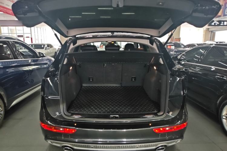 Used Audi Q5 2016 Plus 40 TFSI Dynamic Model Trunk