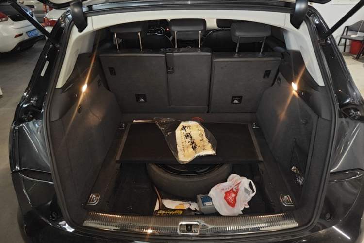 Used Audi Q5 2016 40 TFSI Comfort Model Trunk