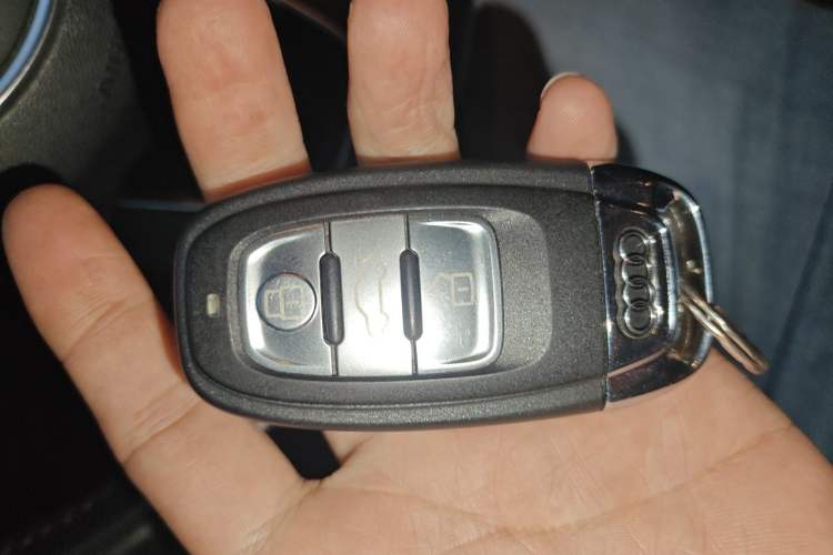 Used Audi Q5 2016 40 TFSI Trendy Edition Vehicle Key