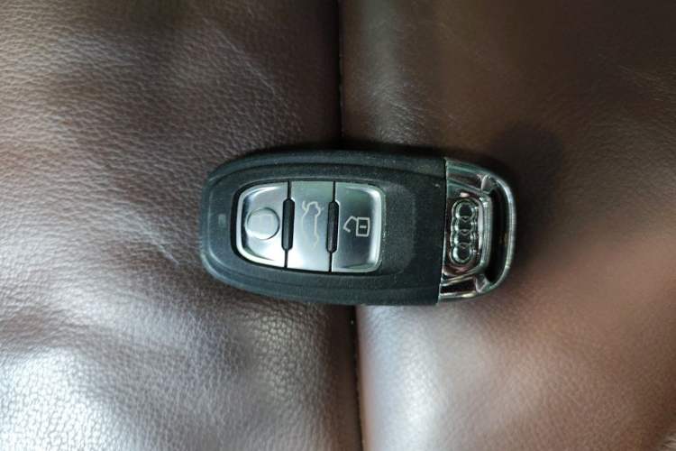 Used Audi Q5 2016 40 TFSI Technology Edition Vehicle Key