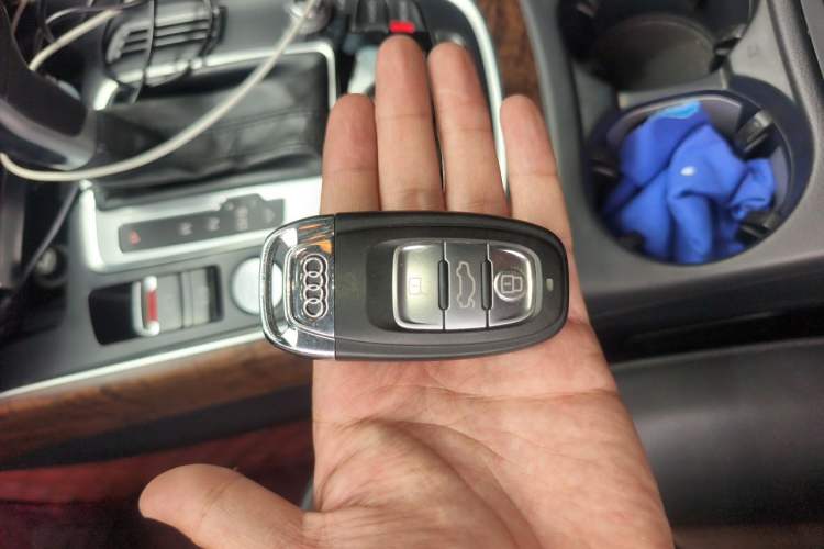 Used Audi Q5 2016 40 TFSI Comfort Model Vehicle Key