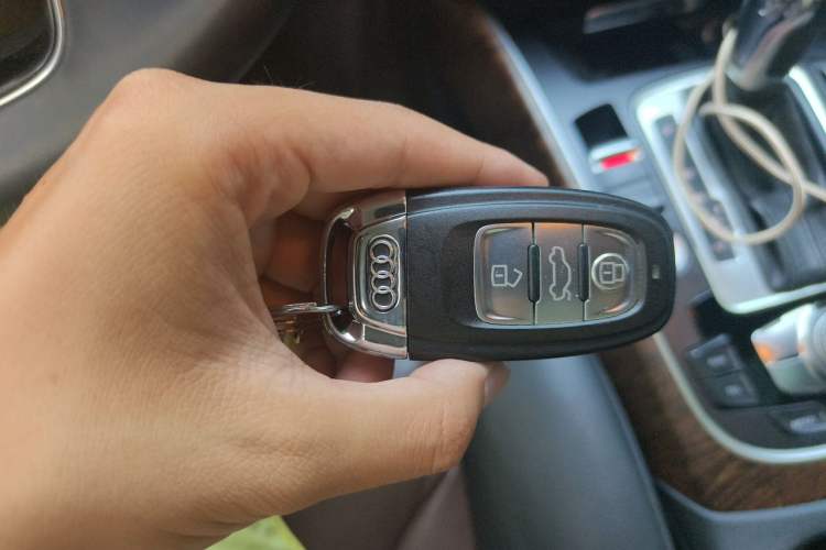Used Audi Q5 2016 40 TFSI Comfort Model Vehicle Key