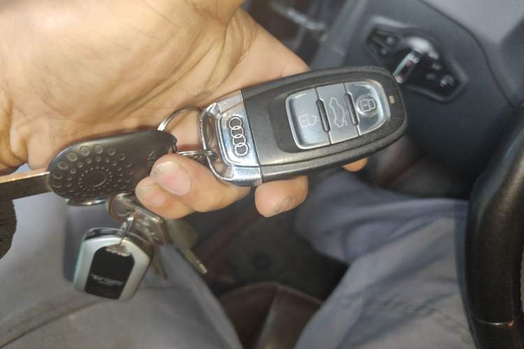 Used Audi Q5 2016 40 TFSI Comfort Model Vehicle Key