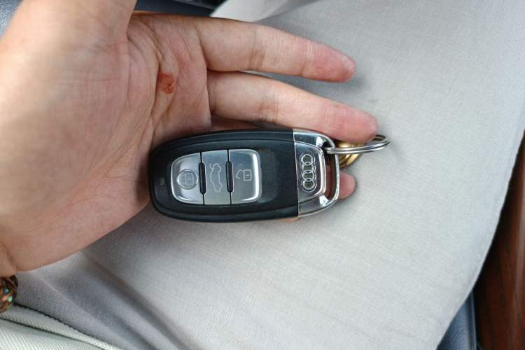 Used Audi Q5 2016 40 TFSI Technology Edition Vehicle Key