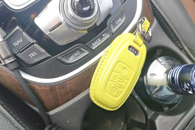 Used Audi Q5 2016 40 TFSI Comfort Model Vehicle Key