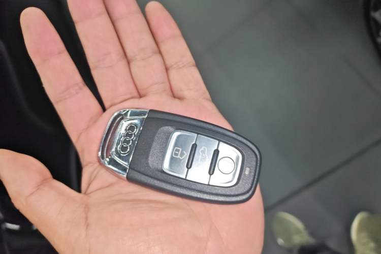 Used Audi Q5 2016 Plus 40 TFSI Dynamic Model Vehicle Key