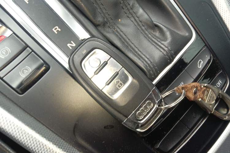 Used Audi Q5 2016 40 TFSI Technology Edition Vehicle Key