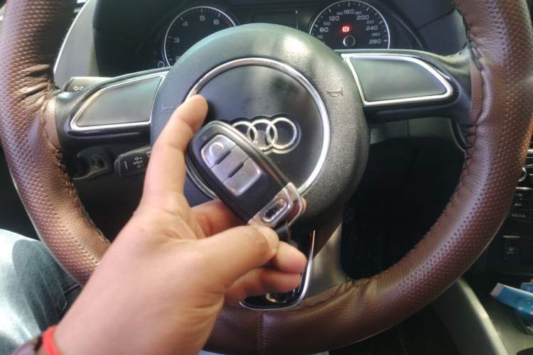 Used Audi Q5 2016 40 TFSI Trendy Edition Vehicle Key