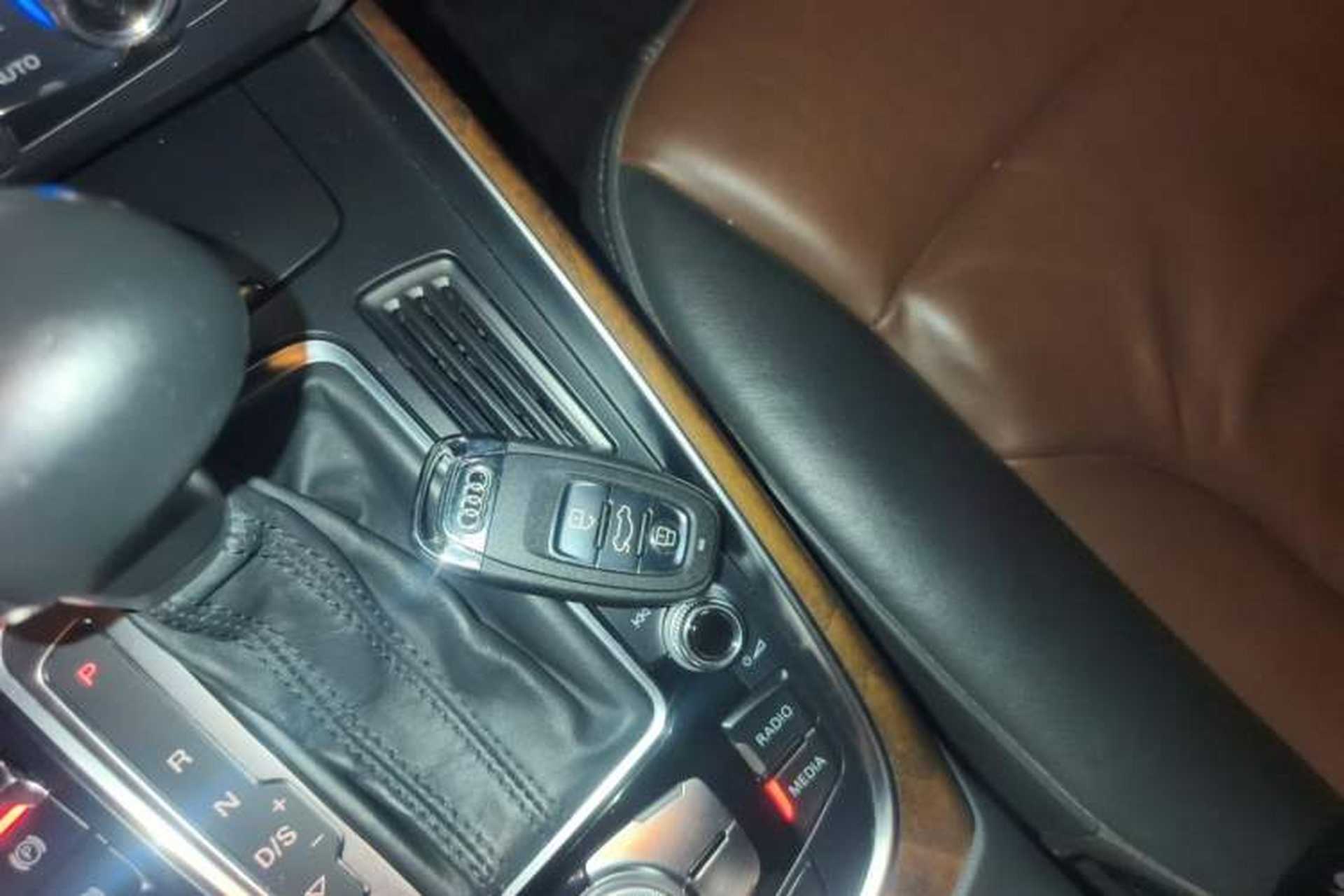 Used Audi Q5 2016 40 TFSI Comfort Model Vehicle Key