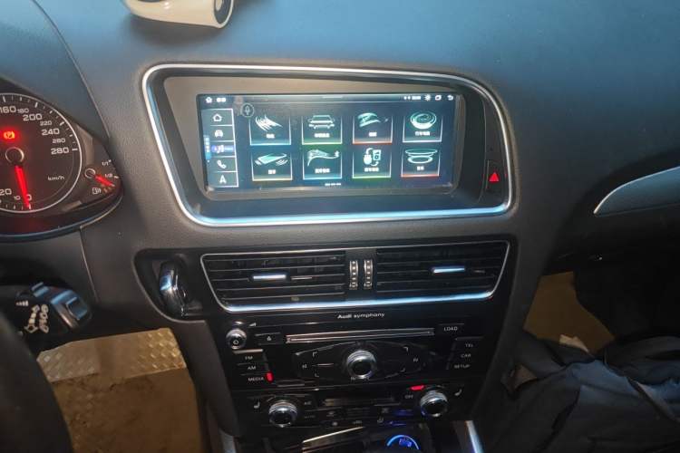 Used Audi Q5 2016 40 TFSI Technology Edition Audio And AC Panel