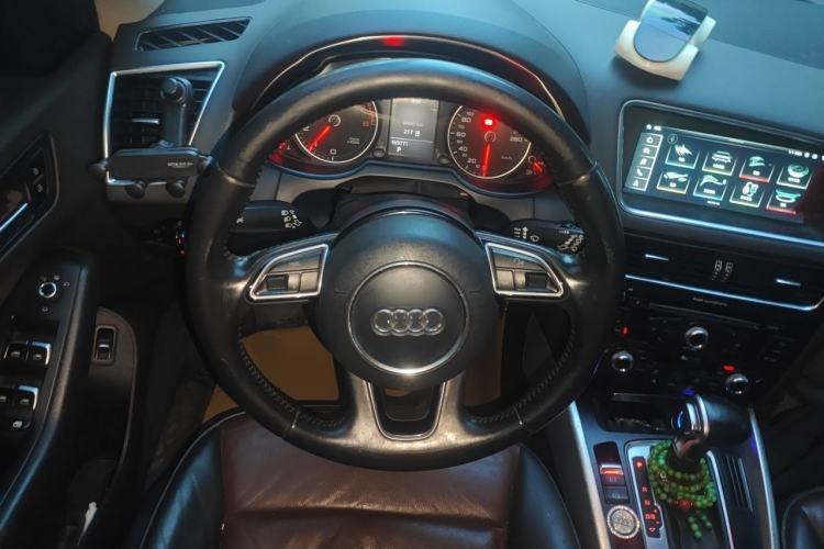 Used Audi Q5 2016 40 TFSI Technology Edition Steering Wheel