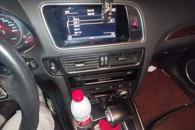 Used Audi Q5 2016 40 TFSI Comfort Model Audio And AC Panel