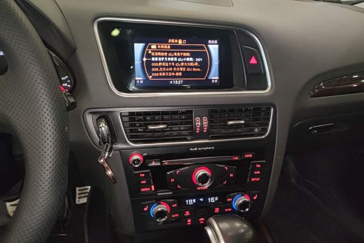 Used Audi Q5 2016 40 TFSI Technology Edition Audio And AC Panel