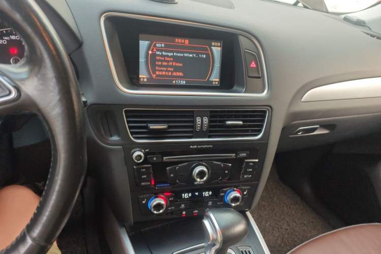Used Audi Q5 2016 40 TFSI Technology Edition Audio And AC Panel