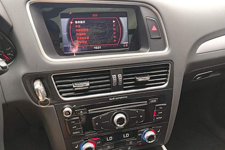 Used Audi Q5 2016 40 TFSI Technology Edition Audio And AC Panel