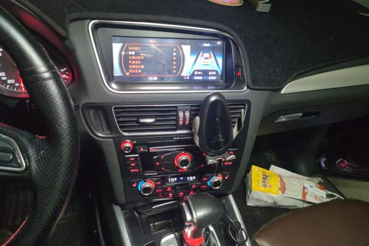 Used Audi Q5 2016 40 TFSI Technology Edition Audio And AC Panel