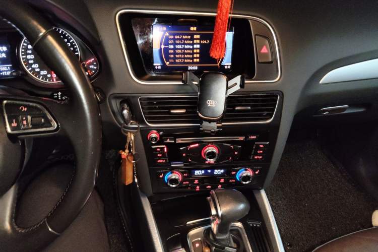 Used Audi Q5 2016 40 TFSI Technology Edition Audio And AC Panel