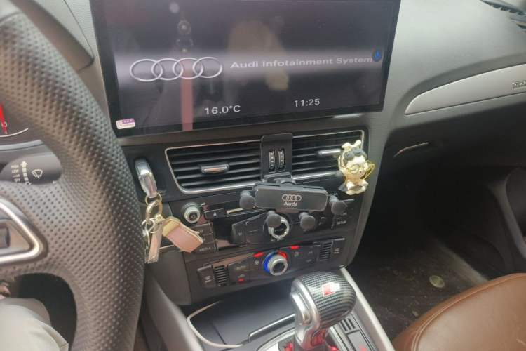 Used Audi Q5 2016 40 TFSI Trendy Edition Audio And AC Panel