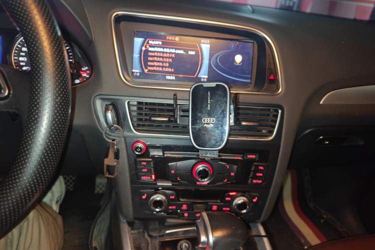 Used Audi Q5 2016 40 TFSI Technology Edition Audio And AC Panel