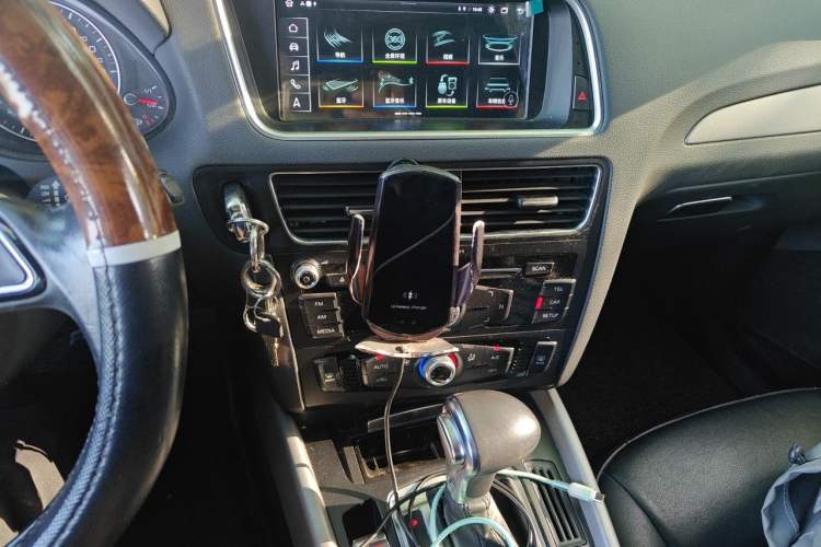 Used Audi Q5 2016 40 TFSI Trendy Edition Audio And AC Panel