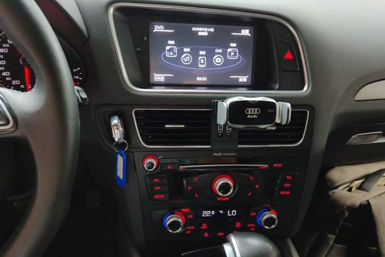 Used Audi Q5 2016 40 TFSI Trendy Edition Audio And AC Panel