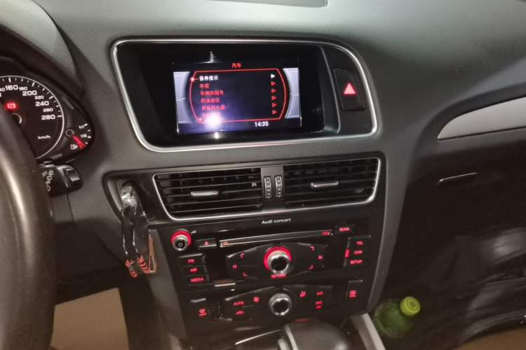 Used Audi Q5 2016 40 TFSI Trendy Edition Audio And AC Panel