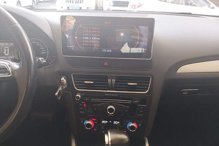 Used Audi Q5 2016 40 TFSI Technology Edition Audio And AC Panel