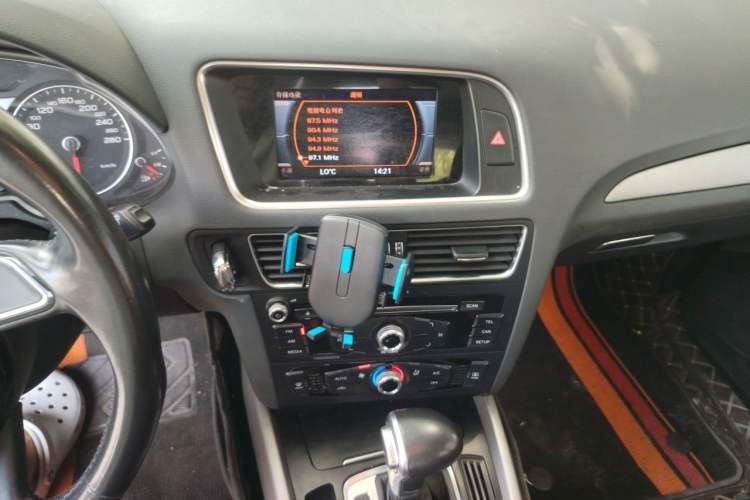 Used Audi Q5 2016 40 TFSI Trendy Edition Audio And AC Panel