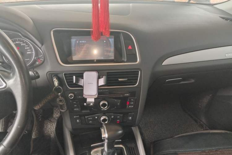 Used Audi Q5 2016 40 TFSI Trendy Edition Audio And AC Panel