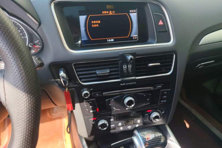Used Audi Q5 2016 40 TFSI Technology Edition Audio And AC Panel