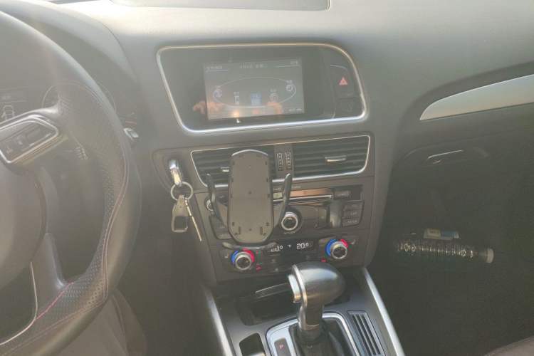 Used Audi Q5 2016 40 TFSI Technology Edition Audio And AC Panel