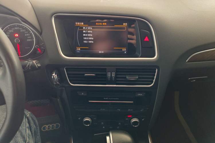 Used Audi Q5 2016 40 TFSI Comfort Model Audio And AC Panel