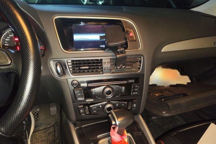 Used Audi Q5 2016 40 TFSI Trendy Edition Audio And AC Panel