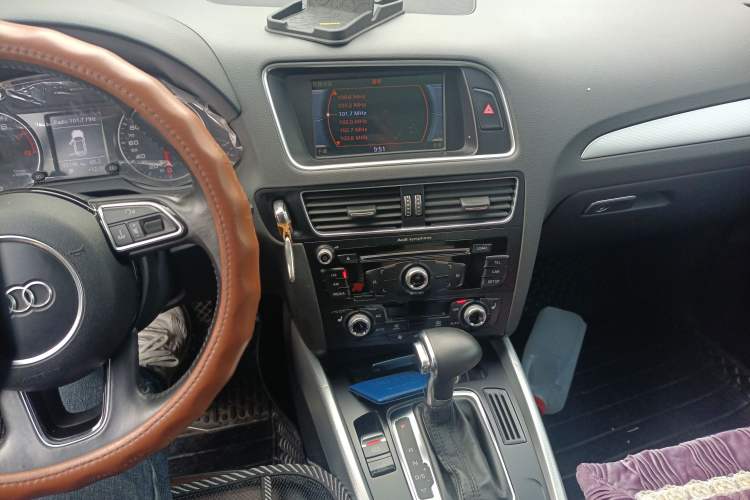 Used Audi Q5 2016 40 TFSI Technology Edition Audio And AC Panel