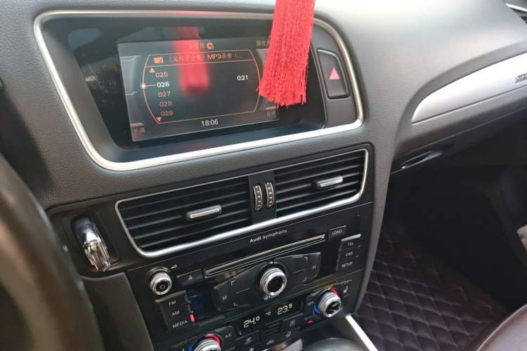 Used Audi Q5 2016 40 TFSI Comfort Model Audio And AC Panel